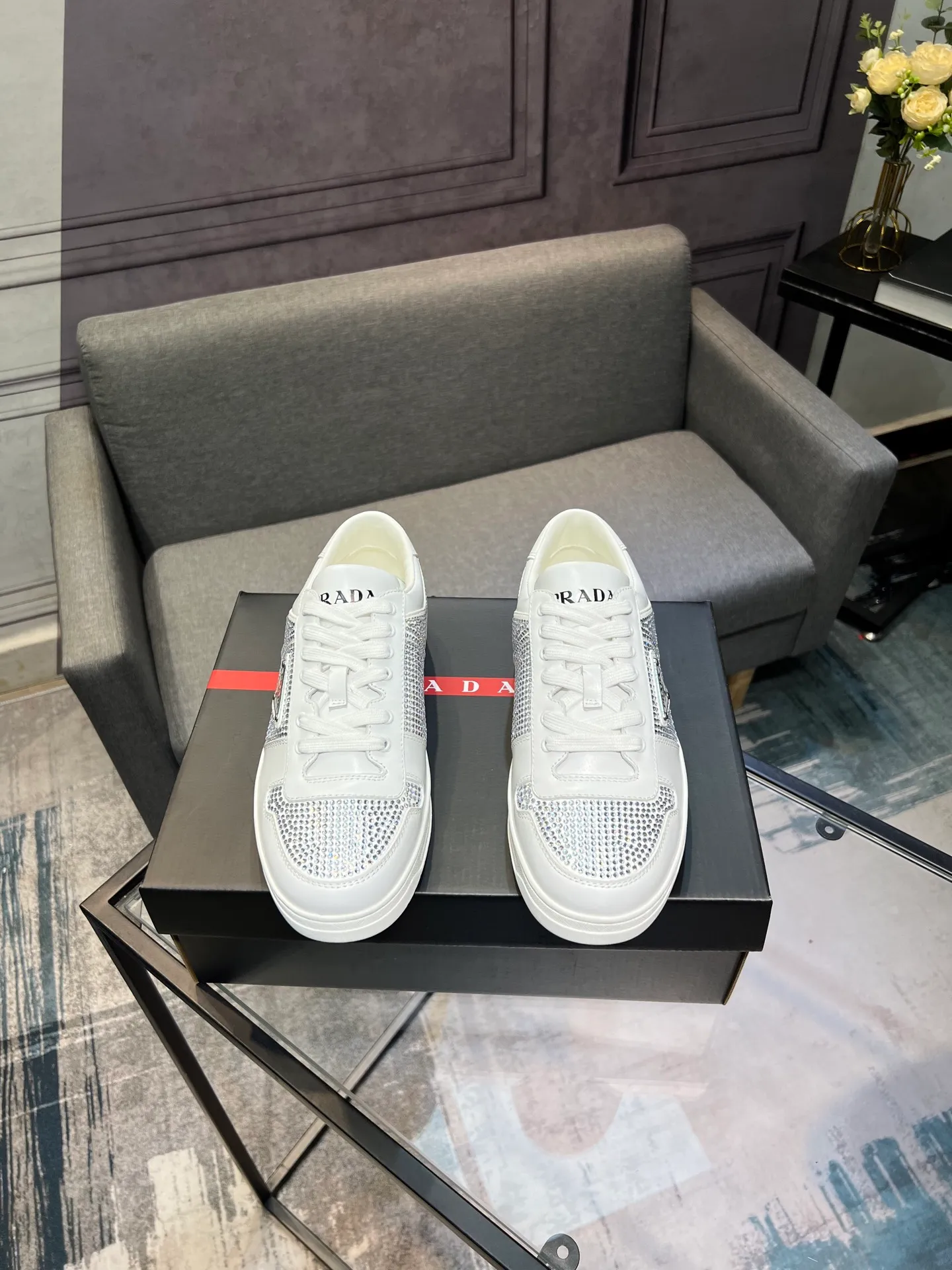Men's shoes 💰660【PRADA】Prada ——High-end quality Original order ——Upper: 🔝Full calfskin, hot-drilling process, external seaming process of shoe collar, air-pressure brand logo on shoe body ——Inner lining: water-dyed cowhide ——Outsole: TPU molded outsole Super high quality control·Fine workmanship: highlighted (high-end·luxury·grade) -Size: 38-44 (45, 46, can be customized)